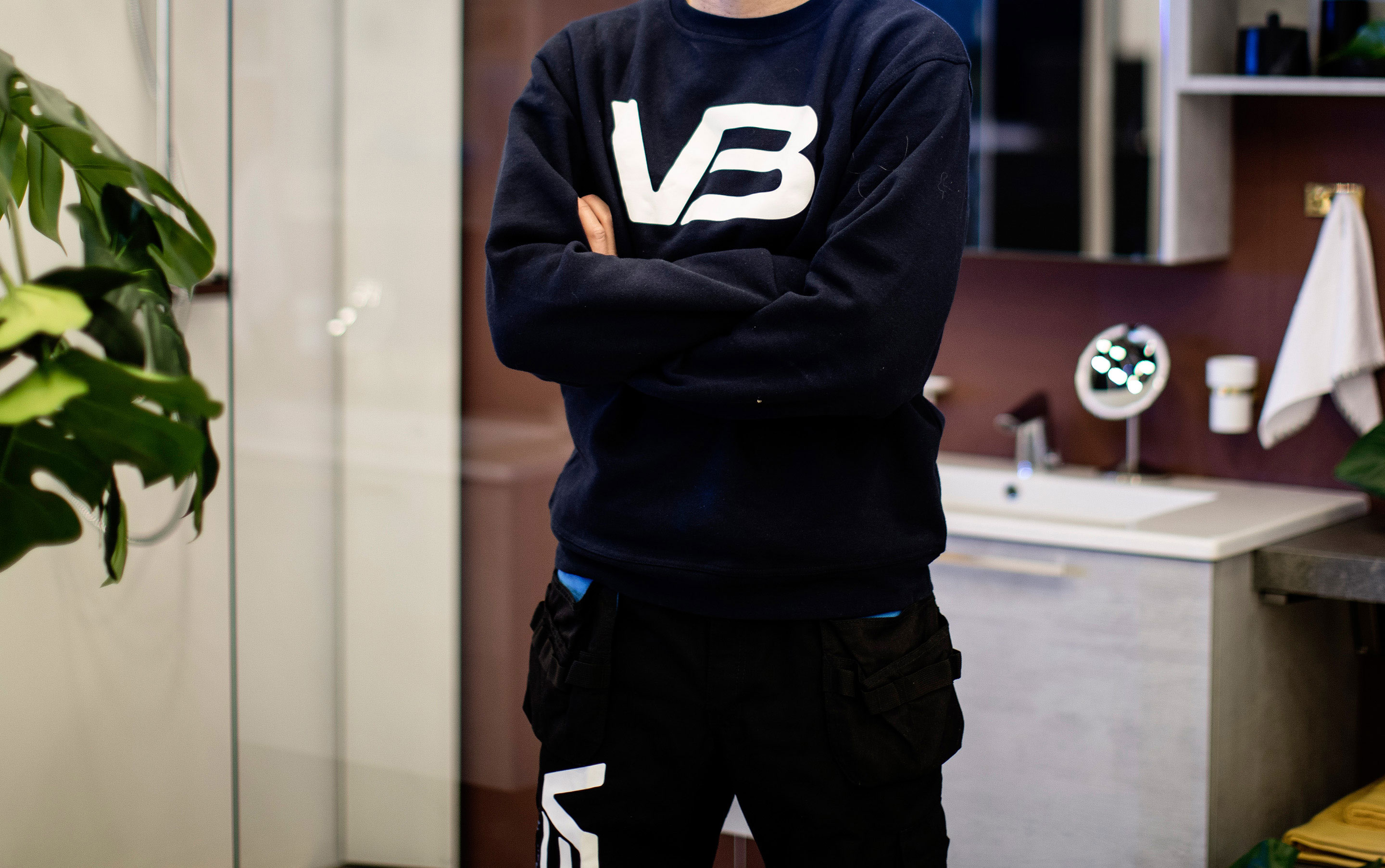 VB-rørlegger står inne på bad